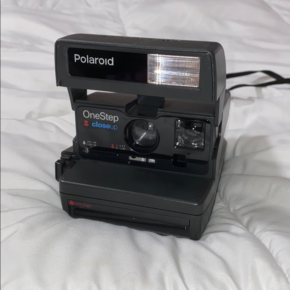 Polaroid 600 onestep close up instant camera